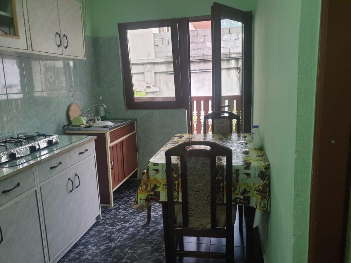Отель Casa Dina Бэиле-Еркулане Экстерьер фото