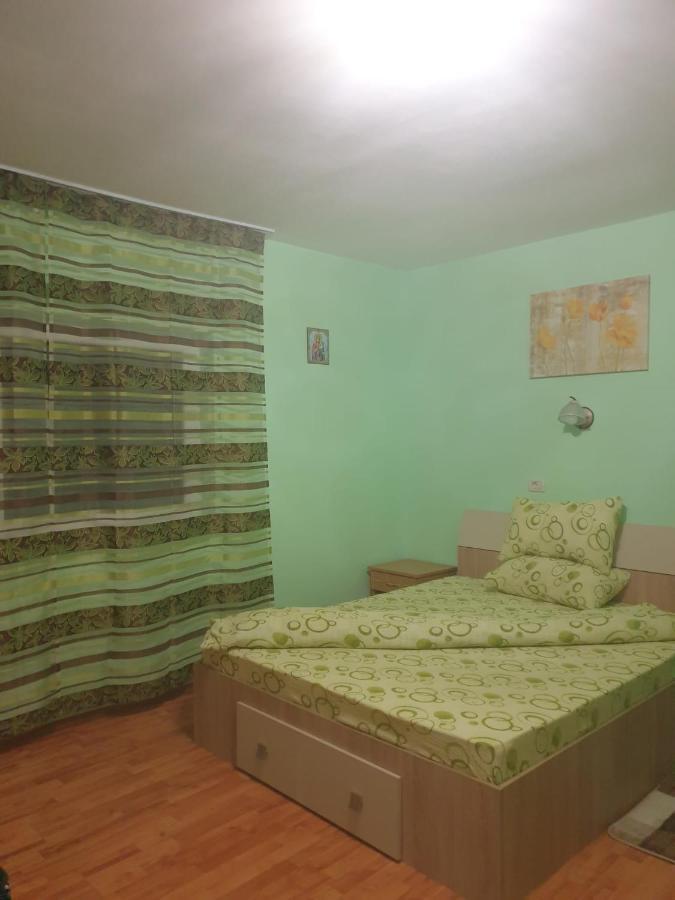 Отель Casa Dina Бэиле-Еркулане Экстерьер фото