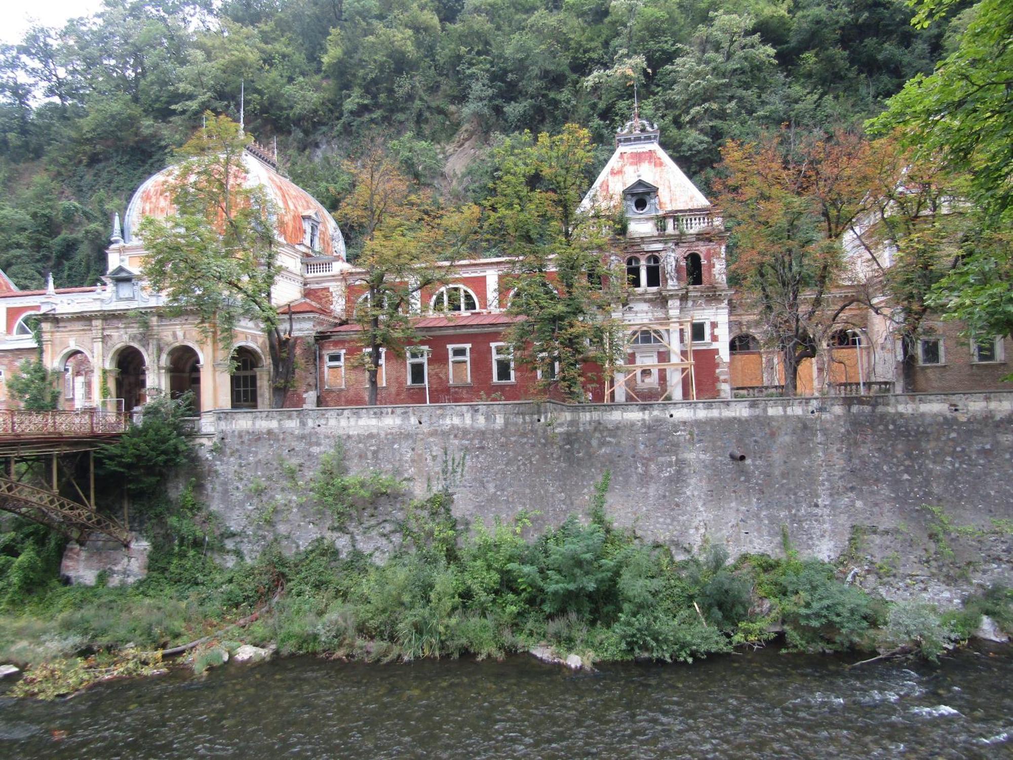 Отель Casa Dina Бэиле-Еркулане Экстерьер фото
