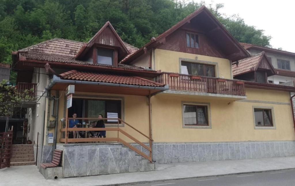 Отель Casa Dina Бэиле-Еркулане Экстерьер фото