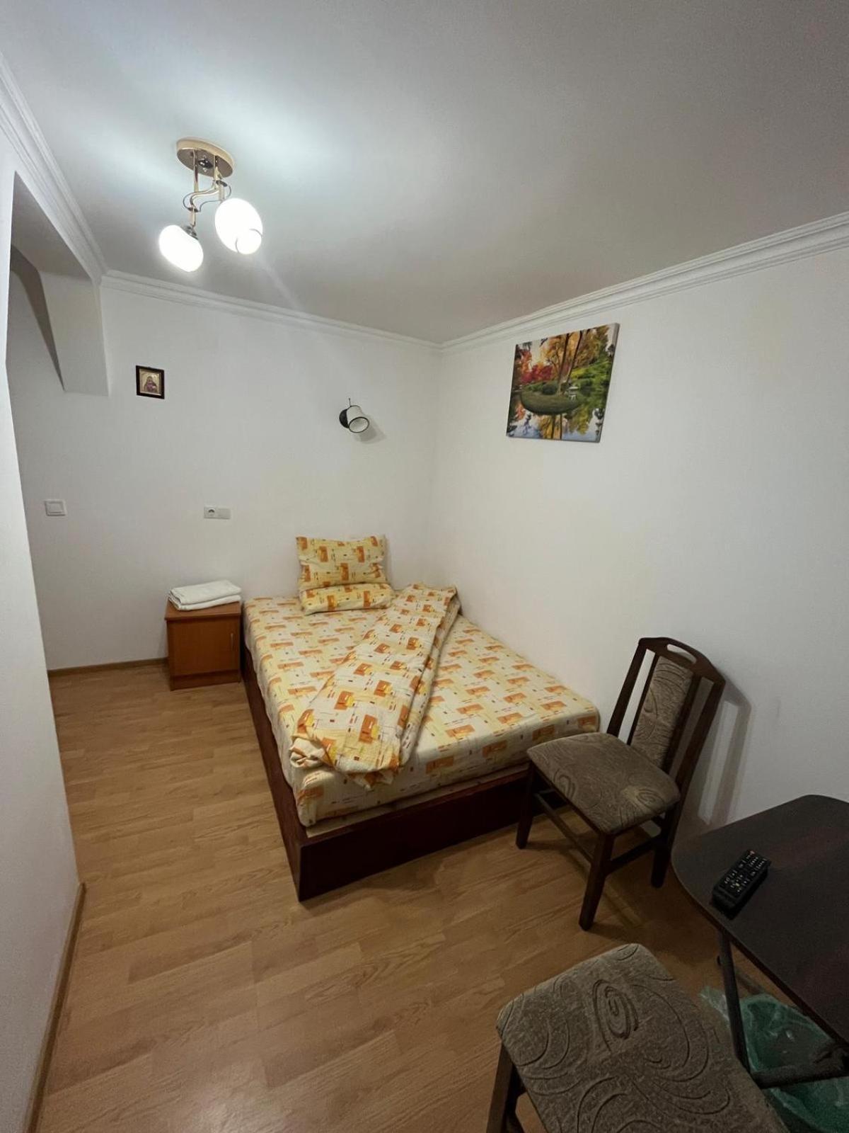 Отель Casa Dina Бэиле-Еркулане Экстерьер фото